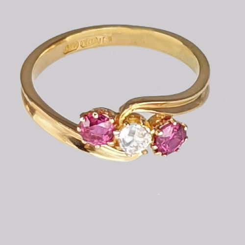 VINTAGE RUBY DIAMOND TRILOGY RING 18CT GOLD OLD CUT DIAMOND 1950'S TWIST RING - ADDITIONAL PHOTO 2
