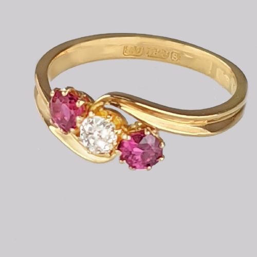 VINTAGE RUBY DIAMOND TRILOGY RING 18CT GOLD OLD CUT DIAMOND 1950'S TWIST RING - ADDITIONAL PHOTO 4