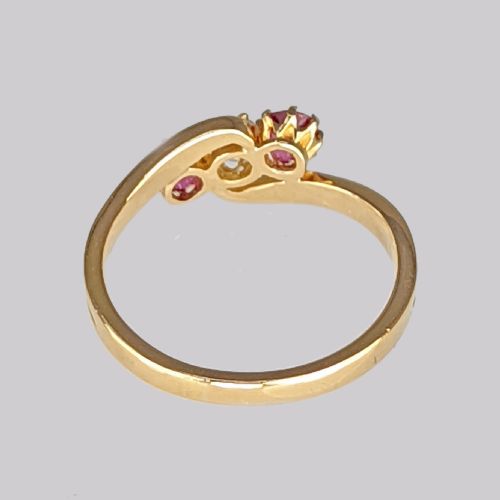 VINTAGE RUBY DIAMOND TRILOGY RING 18CT GOLD OLD CUT DIAMOND 1950'S TWIST RING - ADDITIONAL PHOTO 8