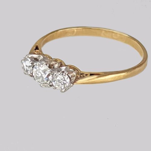 VINTAGE DIAMOND TRILOGY RING 18CT GOLD 008 CARAT BRILLIANT CUT DIAMOND 1950S THREE STONE RING - ADDITIONAL PHOTO 1