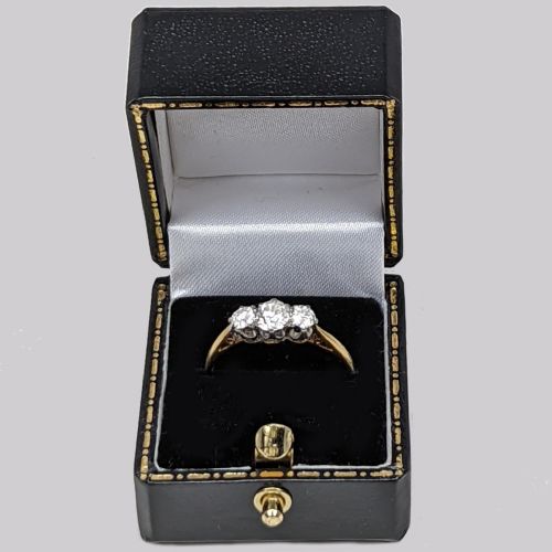 VINTAGE DIAMOND TRILOGY RING 18CT GOLD 008 CARAT BRILLIANT CUT DIAMOND 1950S THREE STONE RING - ADDITIONAL PHOTO 5