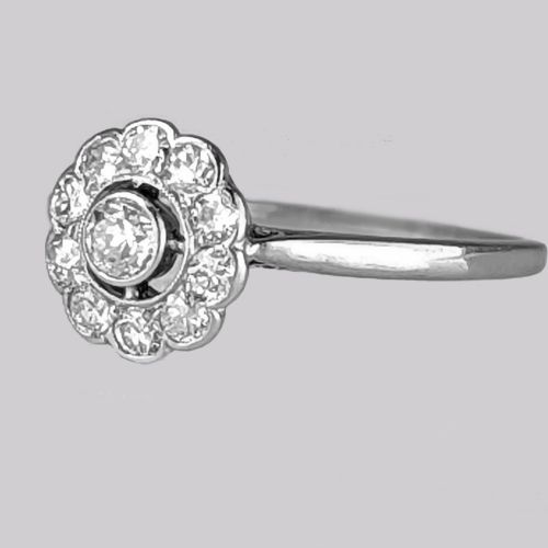 VINTAGE DIAMOND DAISY RING ANTIQUE 18CT WHITE GOLD PLATINUM 1920S CLUSTER RING - ADDITIONAL PHOTO 1