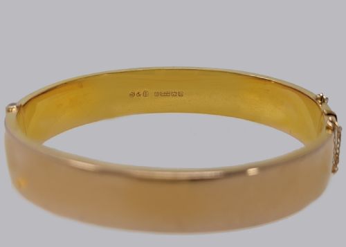 VINTAGE 9CT GOLD HINGED BANGLE HALLMARKED BIRMINGHAM 1935 WIDE ORNATE BANGLE - ADDITIONAL PHOTO 5
