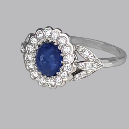 VINTAGE SAPPHIRE DIAMOND CLUSTER RING 18CT WHITE GOLD 1960S ENGAGEMENT RING - ADDITIONAL PHOTO 5
