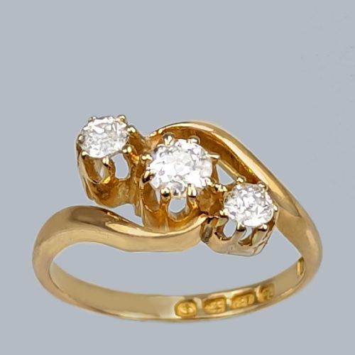 ANTIQUE OLD CUT DIAMOND TRILOGY TWIST RING 18CT GOLD ENGAGEMENT RING HALLMARKED CHESTER 1914 - ADDITIONAL PHOTO 2