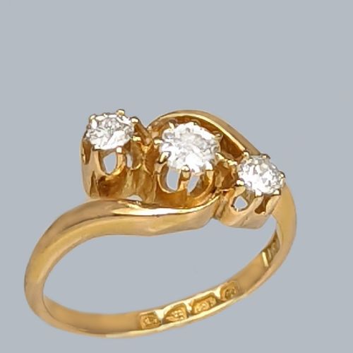 ANTIQUE OLD CUT DIAMOND TRILOGY TWIST RING 18CT GOLD ENGAGEMENT RING HALLMARKED CHESTER 1914 - ADDITIONAL PHOTO 3