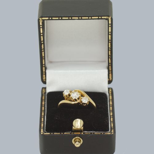 ANTIQUE OLD CUT DIAMOND TRILOGY TWIST RING 18CT GOLD ENGAGEMENT RING HALLMARKED CHESTER 1914 - ADDITIONAL PHOTO 11
