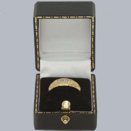 VICTORIAN TRILOGY RING 18CT GOLD ANTIQUE 3 STONE RING HALLMARKED BIRMINGHAM 1897 - ADDITIONAL PHOTO 5