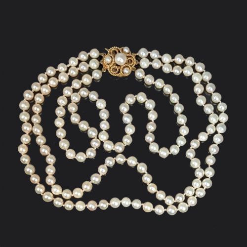 vintage triple strand pearl necklace with 9ct gold cluster pearl clasp 1960s three strand pearl necklace - CATEGORY: ANTIQUE JEWELLERY - DATED 1960