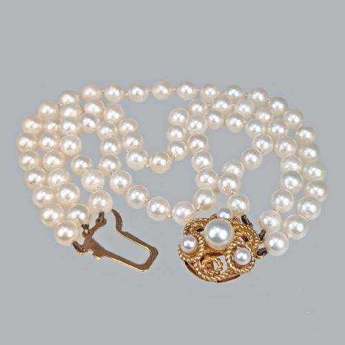 VINTAGE PEARL BRACELET WITH 9CT GOLD CLUSTER PEARL CLASP 1960S TRIPLE STRAND BRACELET - ADDITIONAL PHOTO 1