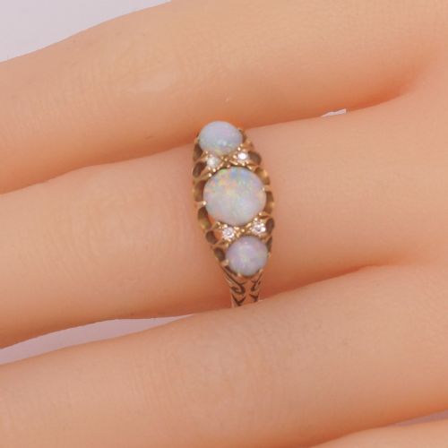 VICTORIAN OPAL AND DIAMOND RING 18CT GOLD ANTIQUE TRILOGY RING HALLMARKED LONDON 1901 - ADDITIONAL PHOTO 1