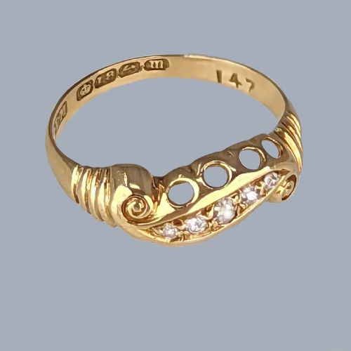 fig 2. ANTIQUE 18ct GOLD DIAMOND RING Five Stone Scroll Ring Hallmarked Birmingham 1911
