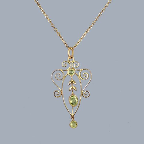 art nouveau peridot pendant and chain vintage 9ct gold antique edwardian pendant - CATEGORY: ANTIQUE JEWELLERY - DATED EDWARDIAN