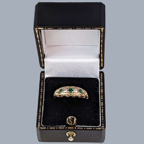 ANTIQUE EMERALD AND DIAMOND RING 18CT GOLD FIVE STONE RING HALLMARKED CHESTER 1913 - ADDITIONAL PHOTO 4