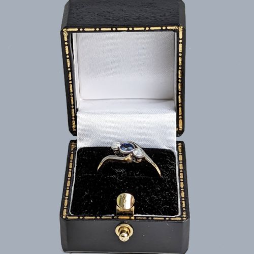 ANTIQUE DIAMOND AND SAPPHIRE RING 18CT GOLD EDWARDIANART DECO CROSS OVER TRILOGY TWIST RING - ADDITIONAL PHOTO 3