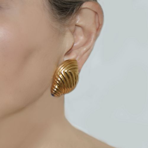 VINTAGE BOUCHERON SHELL EARRINGS 18CT GOLD 1960S LAPIS LAZULI LARGE OMEGA POST EARRINGS - ADDITIONAL PHOTO 3