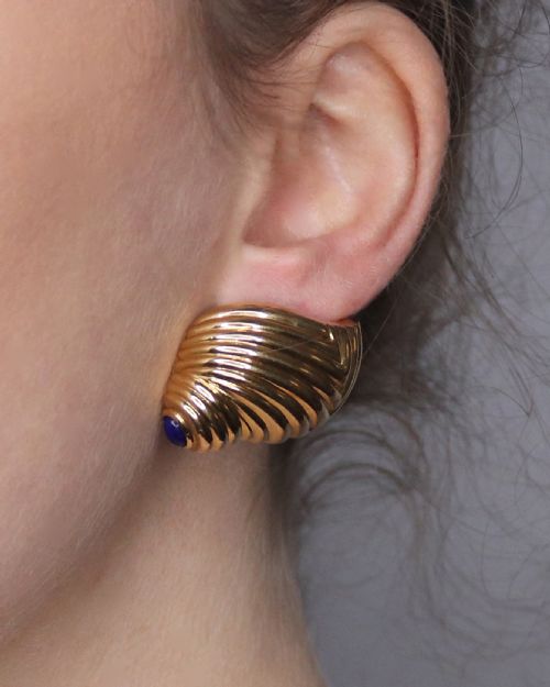 VINTAGE BOUCHERON SHELL EARRINGS 18CT GOLD 1960S LAPIS LAZULI LARGE OMEGA POST EARRINGS - ADDITIONAL PHOTO 14