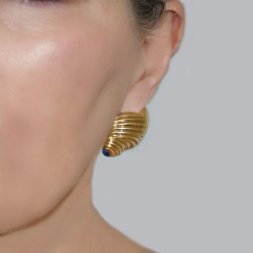VINTAGE BOUCHERON SHELL EARRINGS 18CT GOLD 1960S LAPIS LAZULI LARGE OMEGA POST EARRINGS - ADDITIONAL PHOTO 15