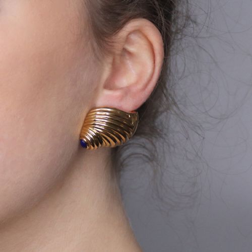 VINTAGE BOUCHERON SHELL EARRINGS 18CT GOLD 1960S LAPIS LAZULI LARGE OMEGA POST EARRINGS - ADDITIONAL PHOTO 16