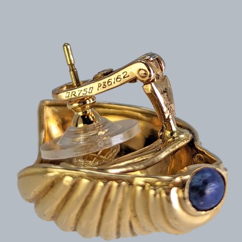 VINTAGE BOUCHERON SHELL EARRINGS 18CT GOLD 1960S LAPIS LAZULI LARGE OMEGA POST EARRINGS - ADDITIONAL PHOTO 20