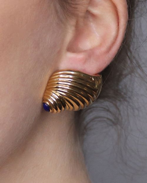 VINTAGE BOUCHERON SHELL EARRINGS 18CT GOLD 1960S LAPIS LAZULI LARGE OMEGA POST EARRINGS - ADDITIONAL PHOTO 28