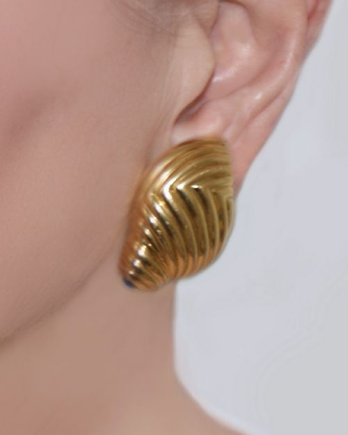 VINTAGE BOUCHERON SHELL EARRINGS 18CT GOLD 1960S LAPIS LAZULI LARGE OMEGA POST EARRINGS - ADDITIONAL PHOTO 29