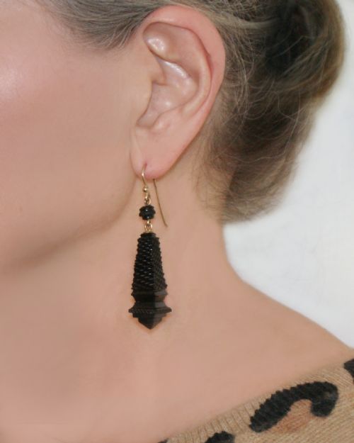 VICTORIAN WHITBY JET DROP EARRINGS ANTIQUE CARVED JET DANGLE EARRINGS CIRCA 1870 - ADDITIONAL PHOTO 1
