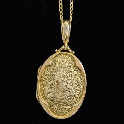 antique photo locket 9ct gold 1916 floral engraved vintage locket and 18 chain - CATEGORY: ANTIQUE JEWELLERY - DATED EDWARDIAN