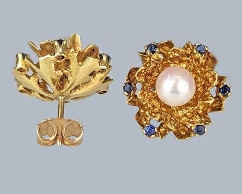 VINTAGE PEARL SAPPHIRE FLORAL EARRINGS 18CT GOLD 1960S FLOWER POST CLUSTER EARRINGS - ADDITIONAL PHOTO 2