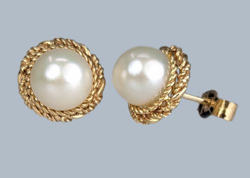 VINTAGE STUD PEARL EARRINGS 9CT GOLD 1960S PEARL WITH DOUBLE ROPE SURROUND 1CM WIDE - ADDITIONAL PHOTO 3