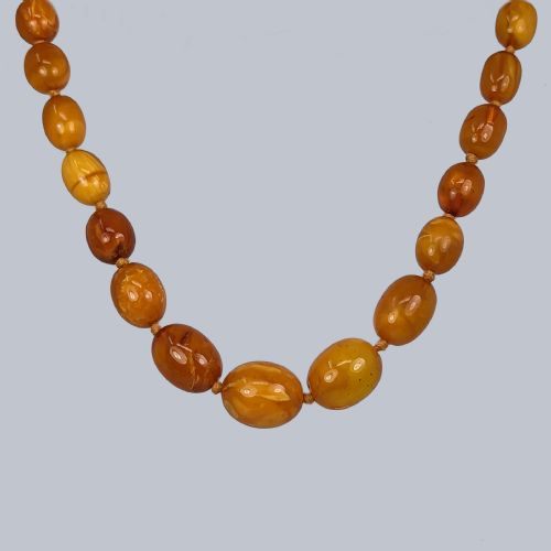 VINTAGE EGG YOKE AMBER NECKLACE 1950S BUTTERSCOTCH MARBLED AMBER BEAD NECKLACE - ADDITIONAL PHOTO 3