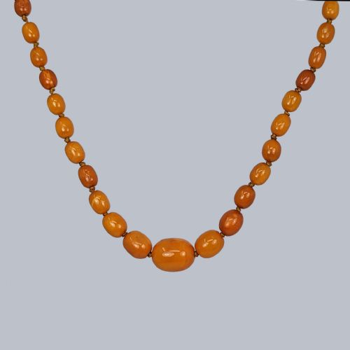 ANTIQUE BUTTERSCOTCH AMBER NECKLACE SINGLE STRAND 1930S EGG YOLK AMBER NECKLACE - ADDITIONAL PHOTO 3
