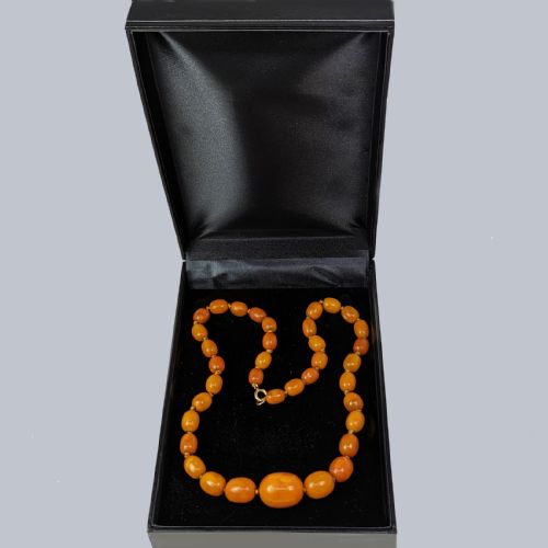 ANTIQUE BUTTERSCOTCH AMBER NECKLACE SINGLE STRAND 1930S EGG YOLK AMBER NECKLACE - ADDITIONAL PHOTO 4