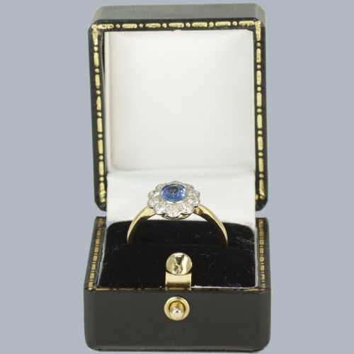 SAPPHIRE AND DIAMOND CLUSTER RING VINTAGE 18CT GOLD 1960S VICTORIAN STYLE RING - ADDITIONAL PHOTO 12