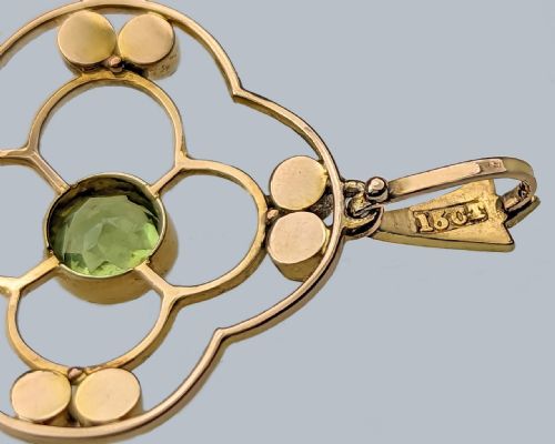 ART NOUVEAU 15CT GOLD PERIDOT AND PEARL FLORAL PENDANT ANTIQUE PENDANT CIRCA 1900 - ADDITIONAL PHOTO 3