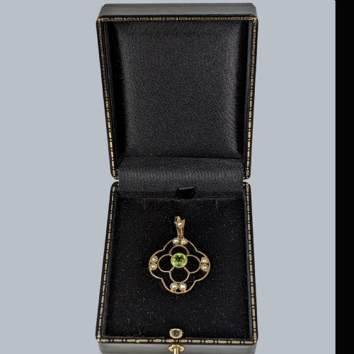 ART NOUVEAU 15CT GOLD PERIDOT AND PEARL FLORAL PENDANT ANTIQUE PENDANT CIRCA 1900 - ADDITIONAL PHOTO 4