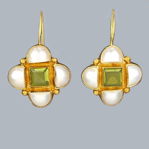 antique peridot and pearl earrings 15ct gold victorian shepherds hook earrings - CATEGORY: ANTIQUE JEWELLERY - DATED VICTORIAN