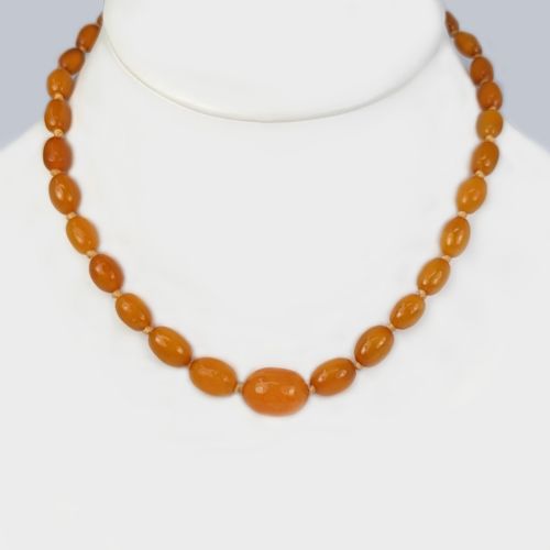 antique baltic amber necklace single strand 1950s butterscotch amber necklace - CATEGORY: ANTIQUE JEWELLERY - DATED 1950