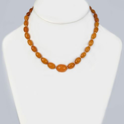ANTIQUE BALTIC AMBER NECKLACE SINGLE STRAND 1950S BUTTERSCOTCH AMBER NECKLACE - ADDITIONAL PHOTO 5