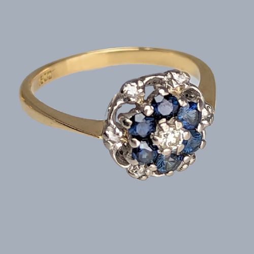 SAPPHIRE AND DIAMOND CLUSTER RING VINTAGE 18CT GOLD 1960S VICTORIAN STYLE RING - ADDITIONAL PHOTO 1