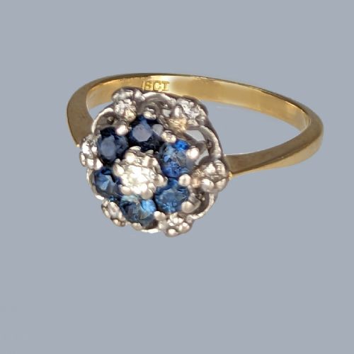 SAPPHIRE AND DIAMOND CLUSTER RING VINTAGE 18CT GOLD 1960S VICTORIAN STYLE RING - ADDITIONAL PHOTO 2