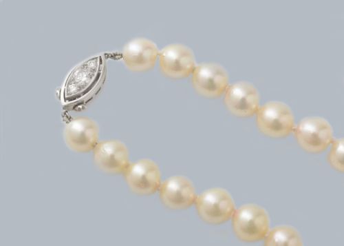 VINTAGE PEARL NECKLACE DIMOND PLATINUM CLASP 1950S SINGLE STRAND ANTIQUE PEARLS - ADDITIONAL PHOTO 6