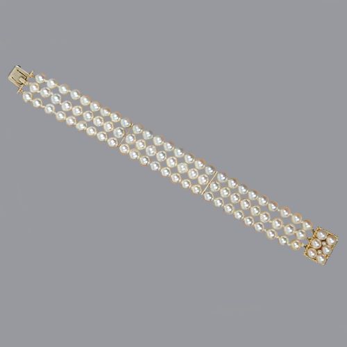 vintage pearl bracelet with 9ct gold clasp triple strand london hallmarked - CATEGORY: ANTIQUE JEWELLERY - DATED 1960