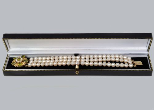VINTAGE PEARL BRACELET WITH PERIDOT CLUSTER CLASP 9CT GOLD 1950S TRIPLE STRAND - ADDITIONAL PHOTO 5