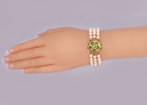 VINTAGE PEARL BRACELET WITH PERIDOT CLUSTER CLASP 9CT GOLD 1950S TRIPLE STRAND - ADDITIONAL PHOTO 6