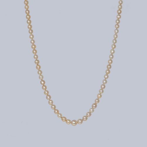 VINTAGE PEARL NECKLACE DIAMOND CLASP WITH GEM REPORT SINGLE STRAND 1950S PEARLS 18CT GOLD CLASP - ADDITIONAL PHOTO 1