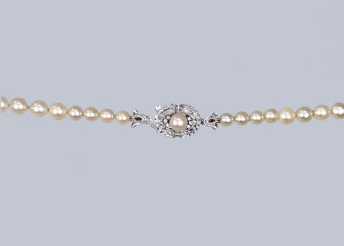 VINTAGE PEARL NECKLACE DIAMOND CLASP WITH GEM REPORT SINGLE STRAND 1950S PEARLS 18CT GOLD CLASP - ADDITIONAL PHOTO 5