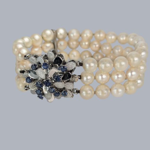 VINTAGE PEARL BRACELET SAPPHIRE ABSTRACT CLASP 14CT GOLD 1950S TRIPLE STRAND - ADDITIONAL PHOTO 1