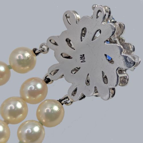 VINTAGE PEARL BRACELET SAPPHIRE ABSTRACT CLASP 14CT GOLD 1950S TRIPLE STRAND - ADDITIONAL PHOTO 5