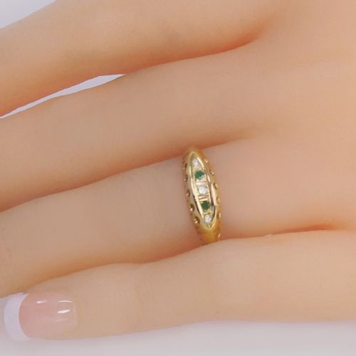 18CT GOLD EMERALD AND DIAMOND RING ANTIQUE FIVE STONE RING HALLMARK CHESTER 1915 - ADDITIONAL PHOTO 2